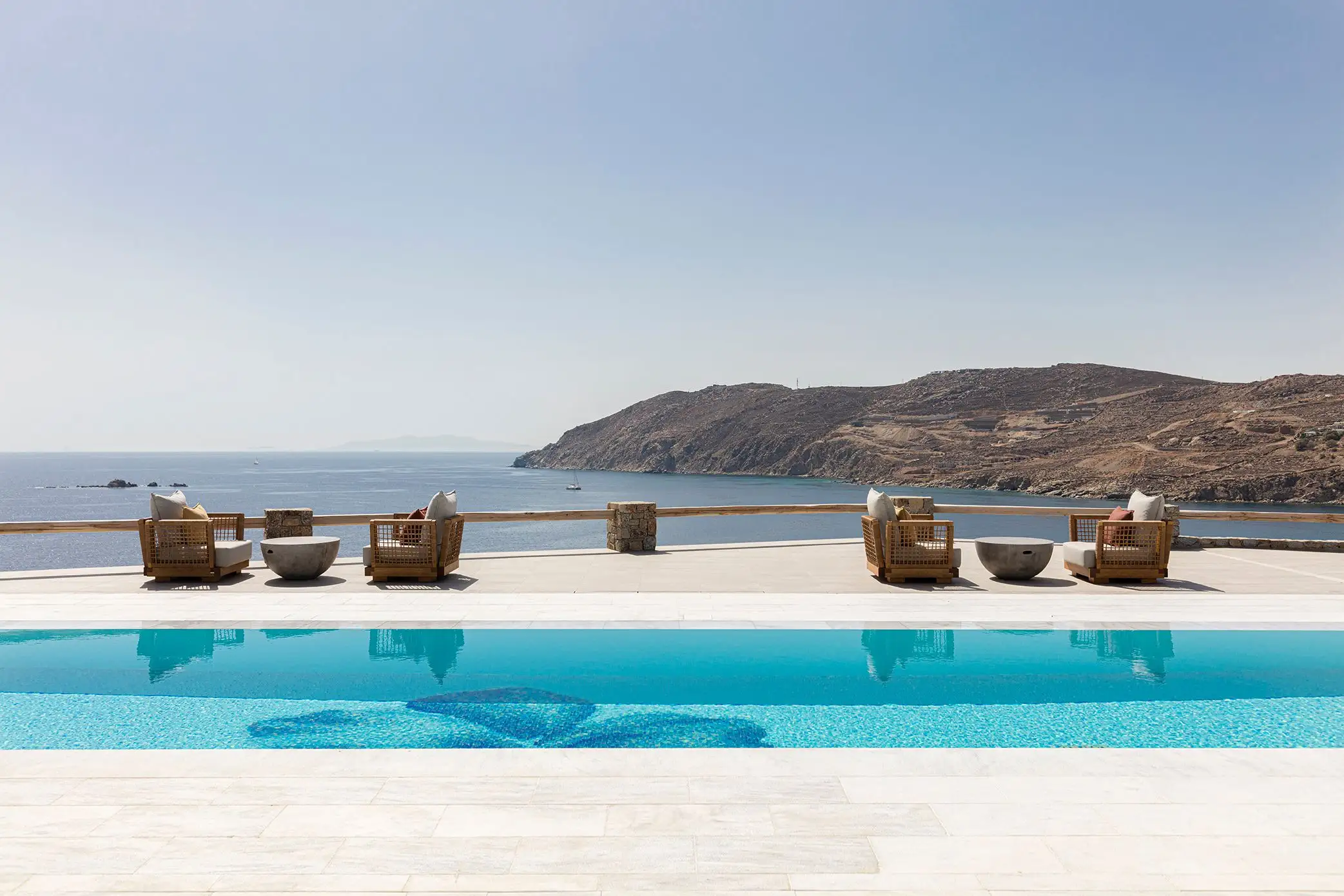 Blue Itinerary: This Week, the Villa Is the Destination