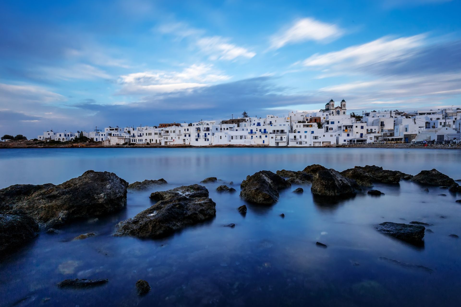 Paros, the laid-back entertainer