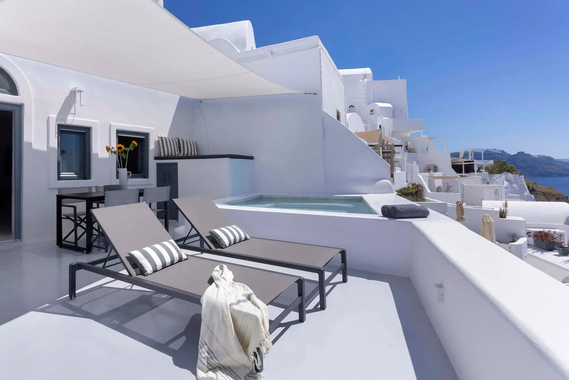 The Sabia Cave House