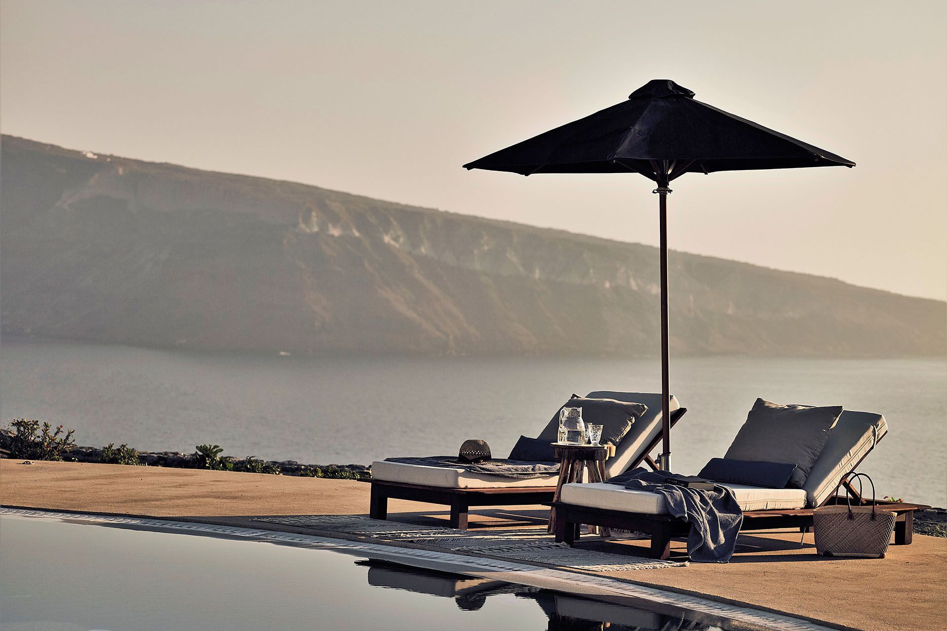 Santorini luxury villa Ilios in Oia - 2