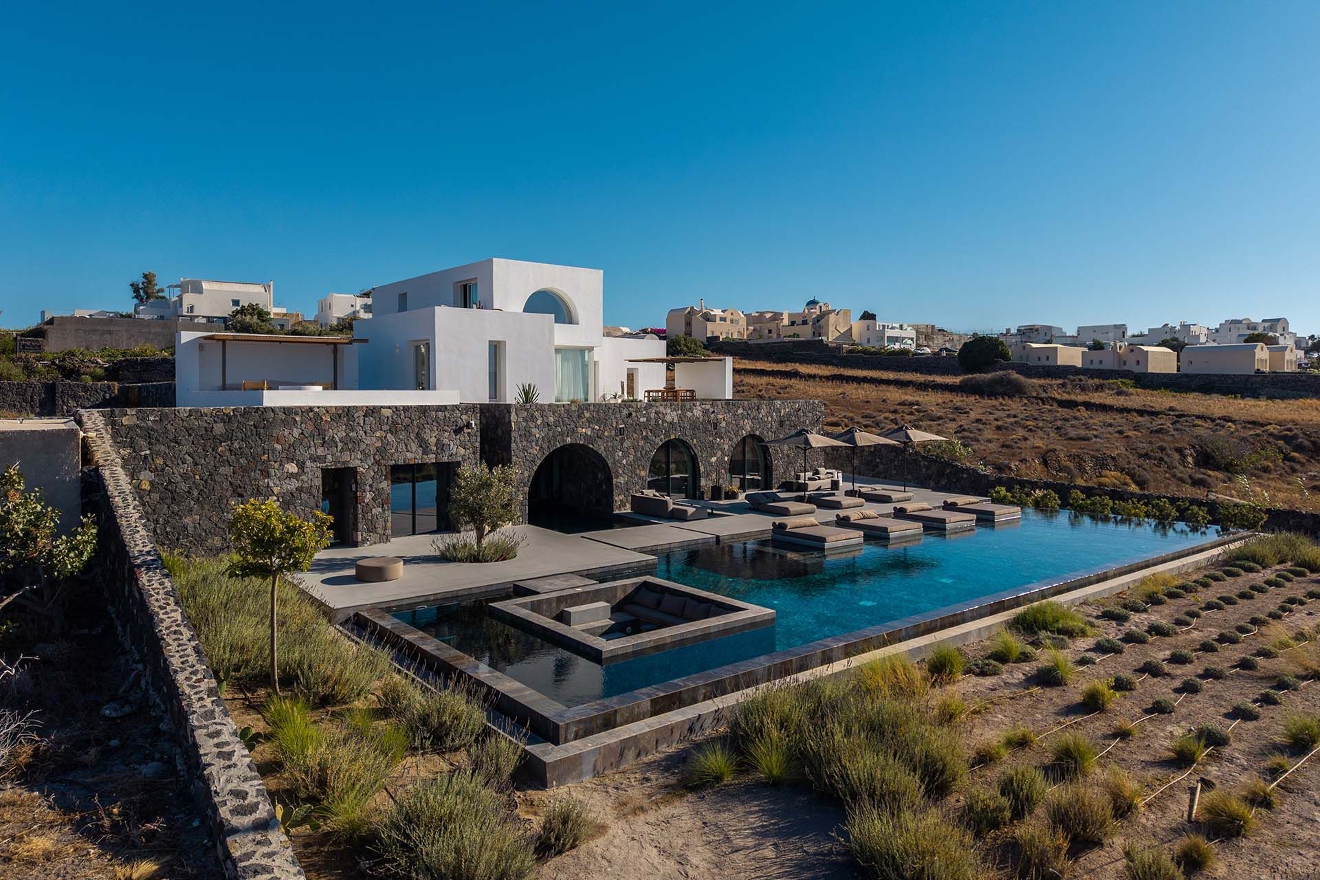 Santorini luxury villa Peppermint in Oia - 2