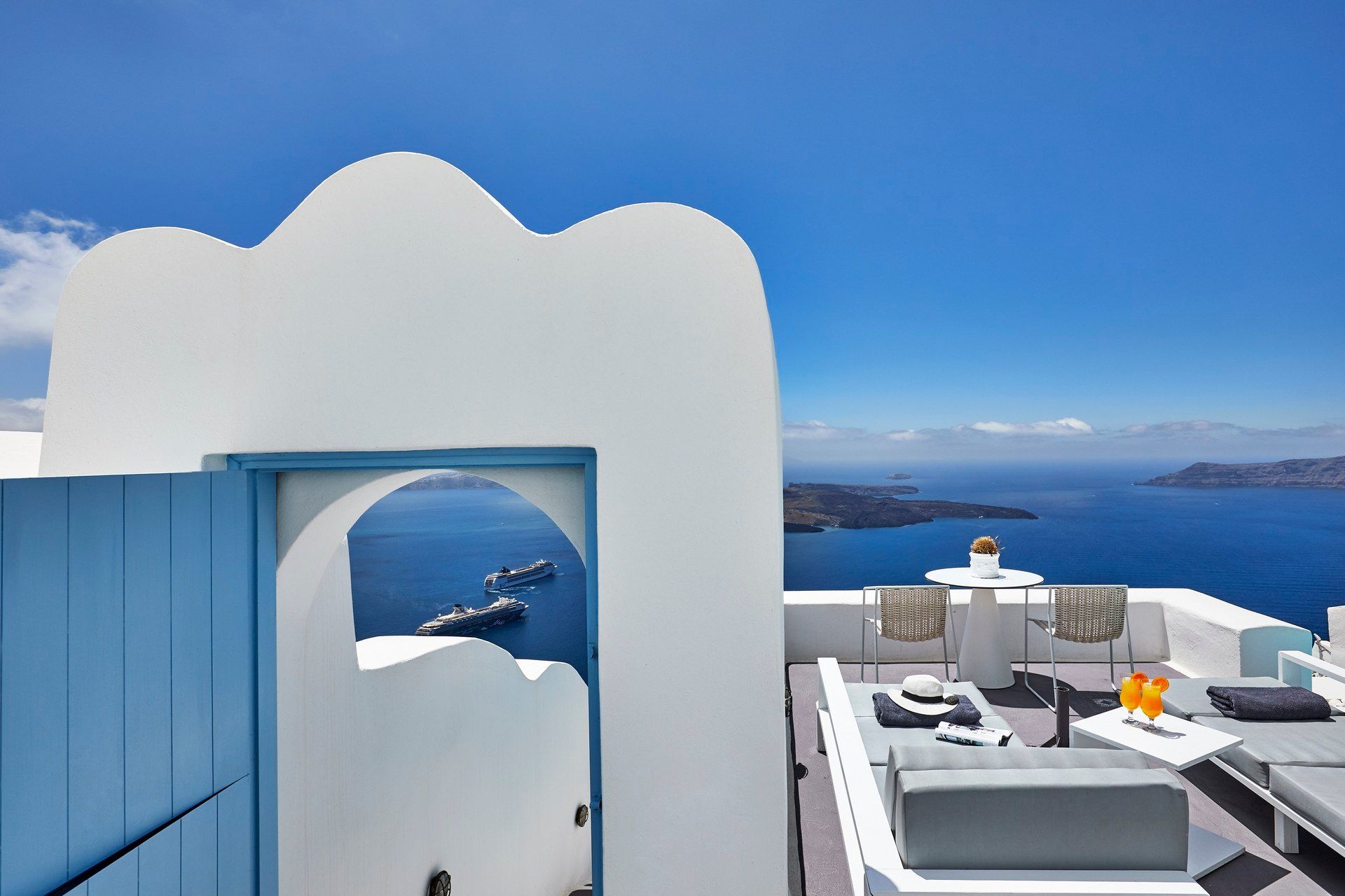 Santorini luxury villa Raelle in Imerovigli - 2