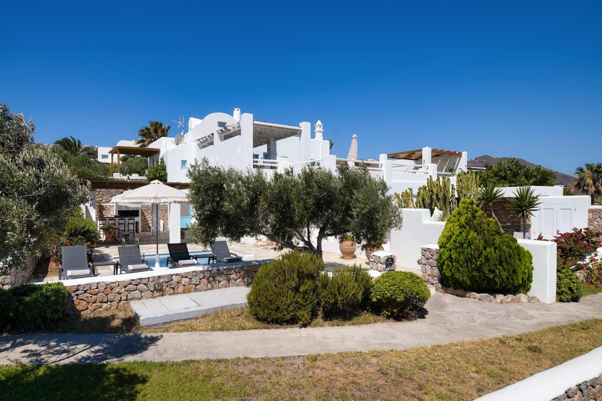 Santorini luxury villa Eurus in Vourvoulos - 2