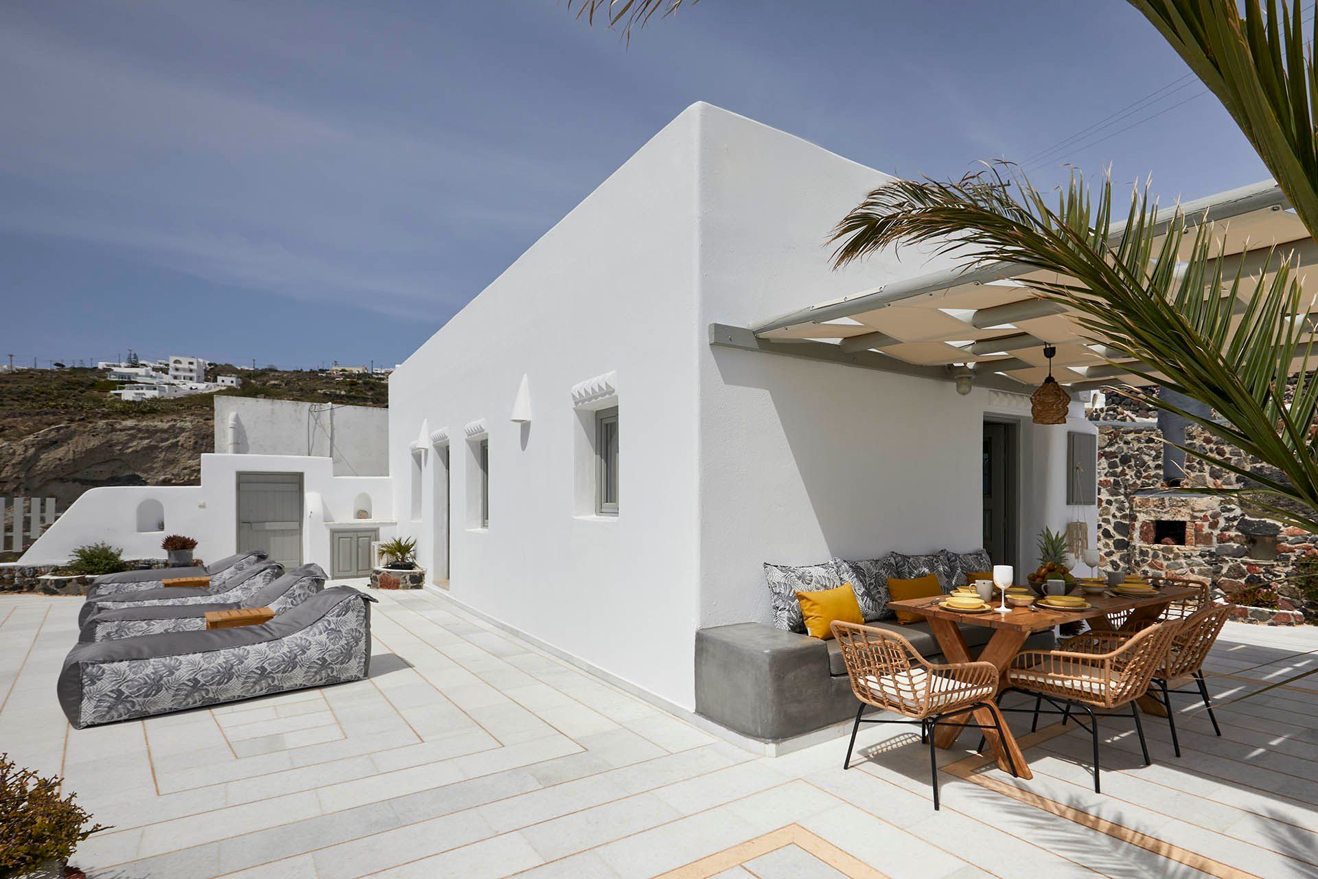 Santorini luxury villa Etienne in Vourvoulos - 2