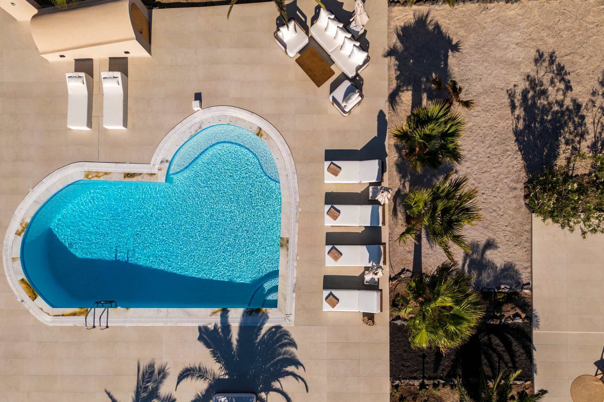 Santorini luxury villa Bordeaux in Oia - 3