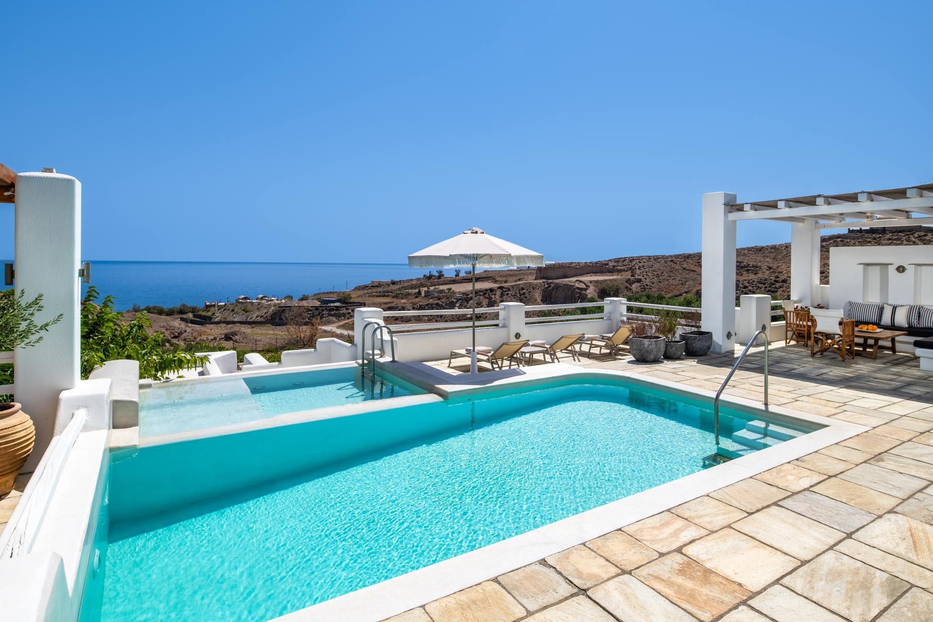 Santorini luxury villa Mistral in Vourvoulos - 3