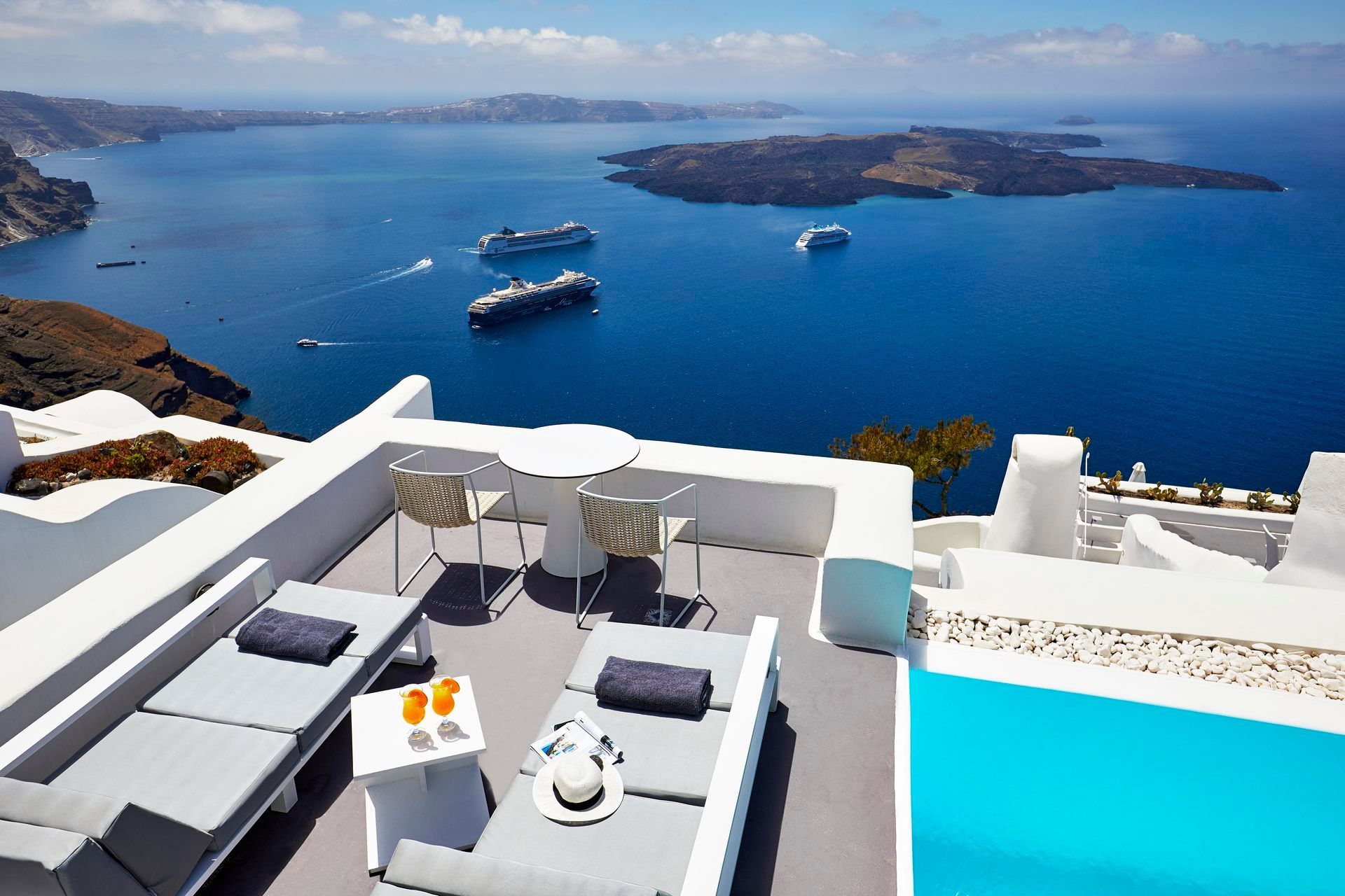 Santorini luxury villa Raelle in Imerovigli - 3