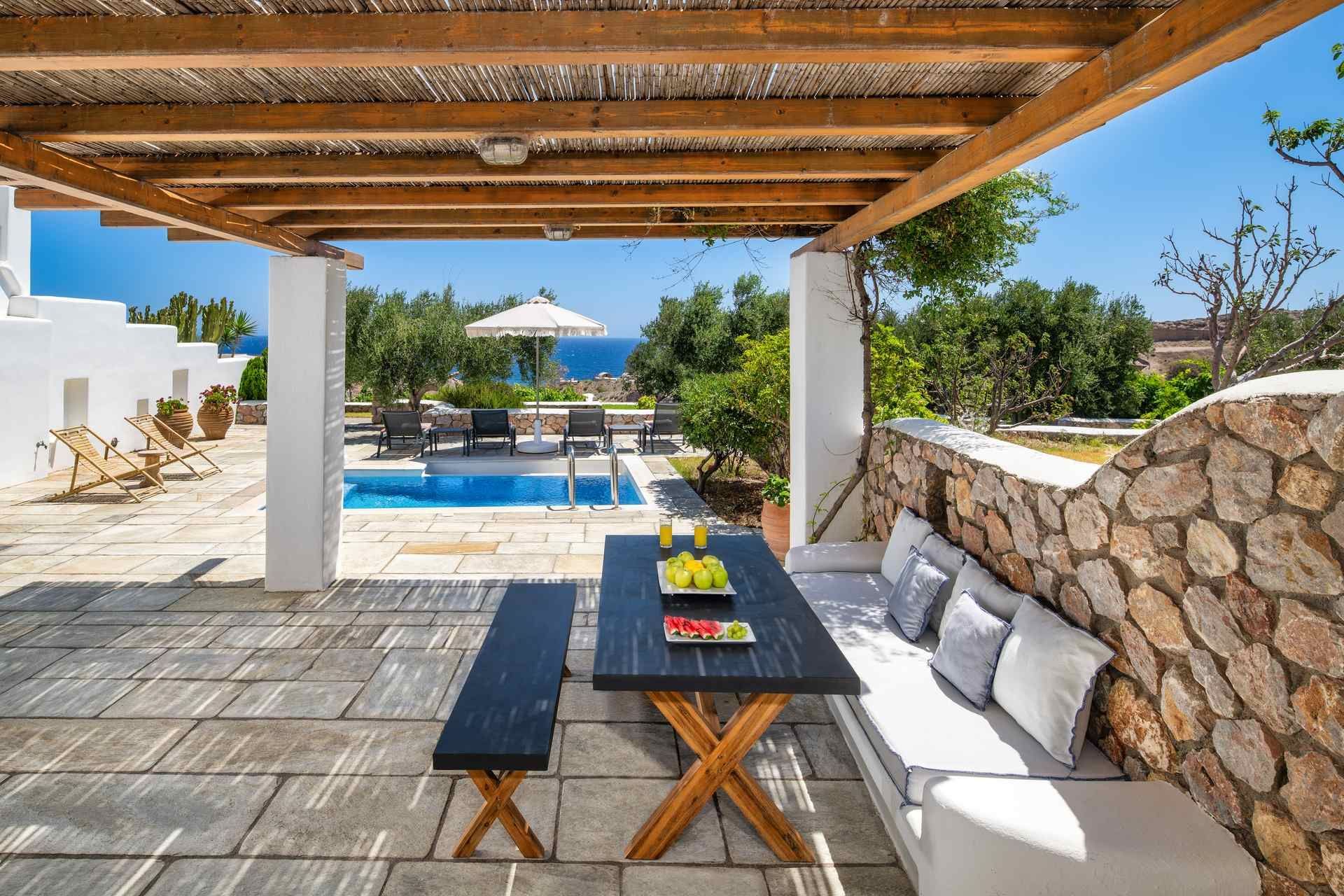 Santorini luxury villa Eurus in Vourvoulos - 3