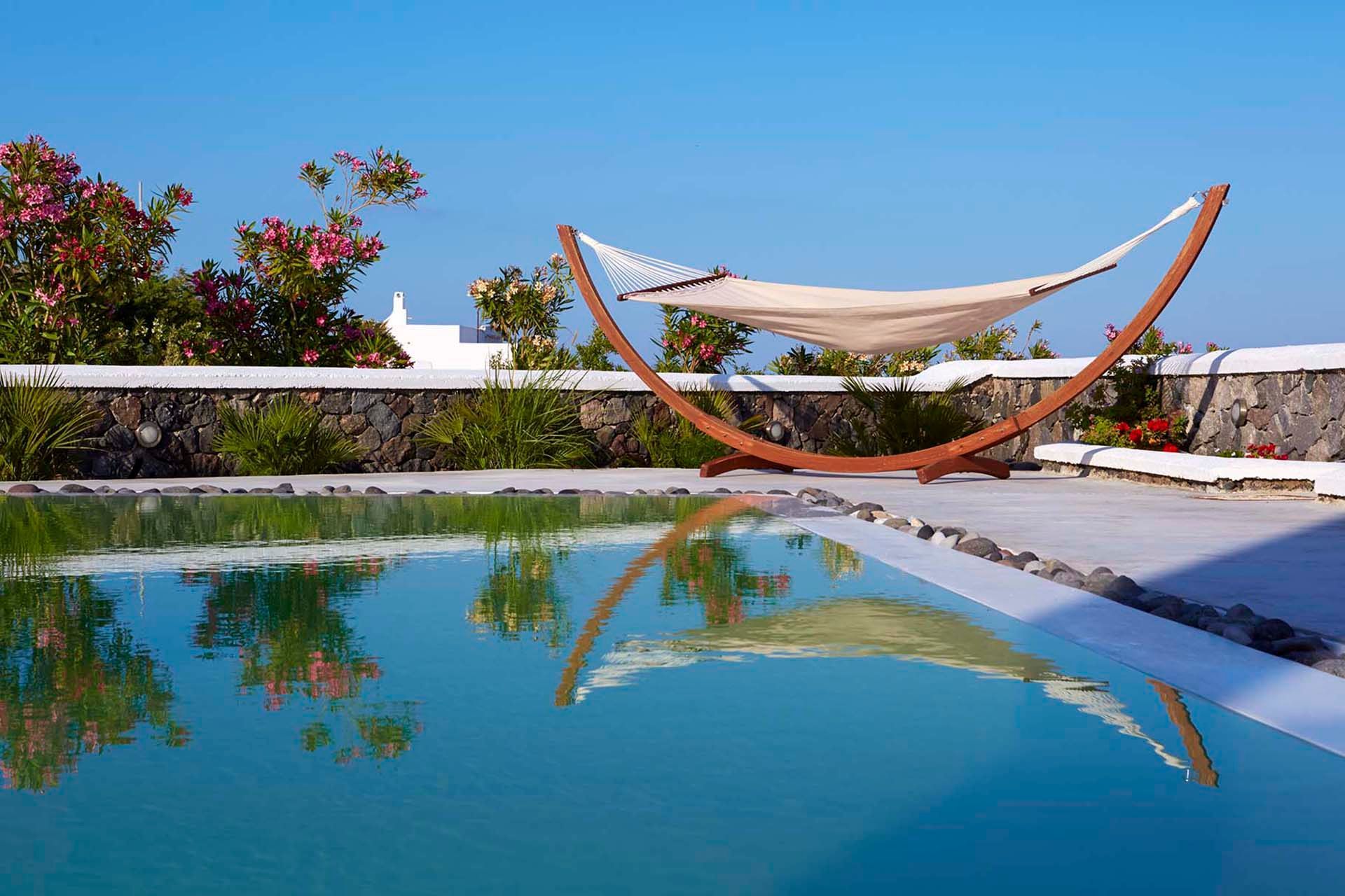 Santorini luxury villa Robyn in Exo Gialos - 3