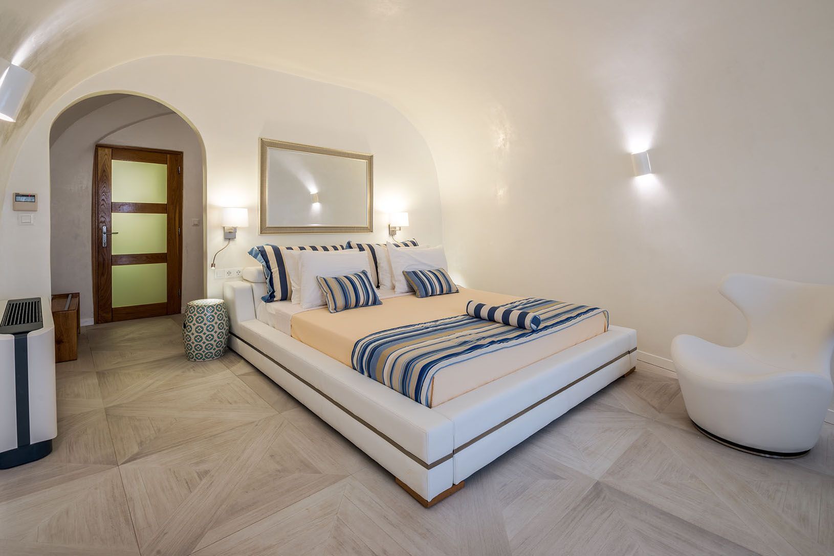 Santorini luxury villa Cadmus in Oia - 4