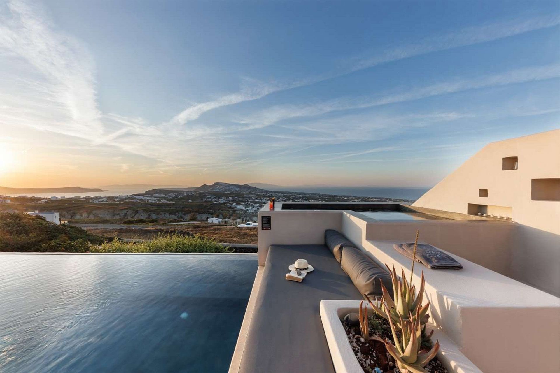 Santorini luxury villa Aurora in Pyrgos Kallistis - 4