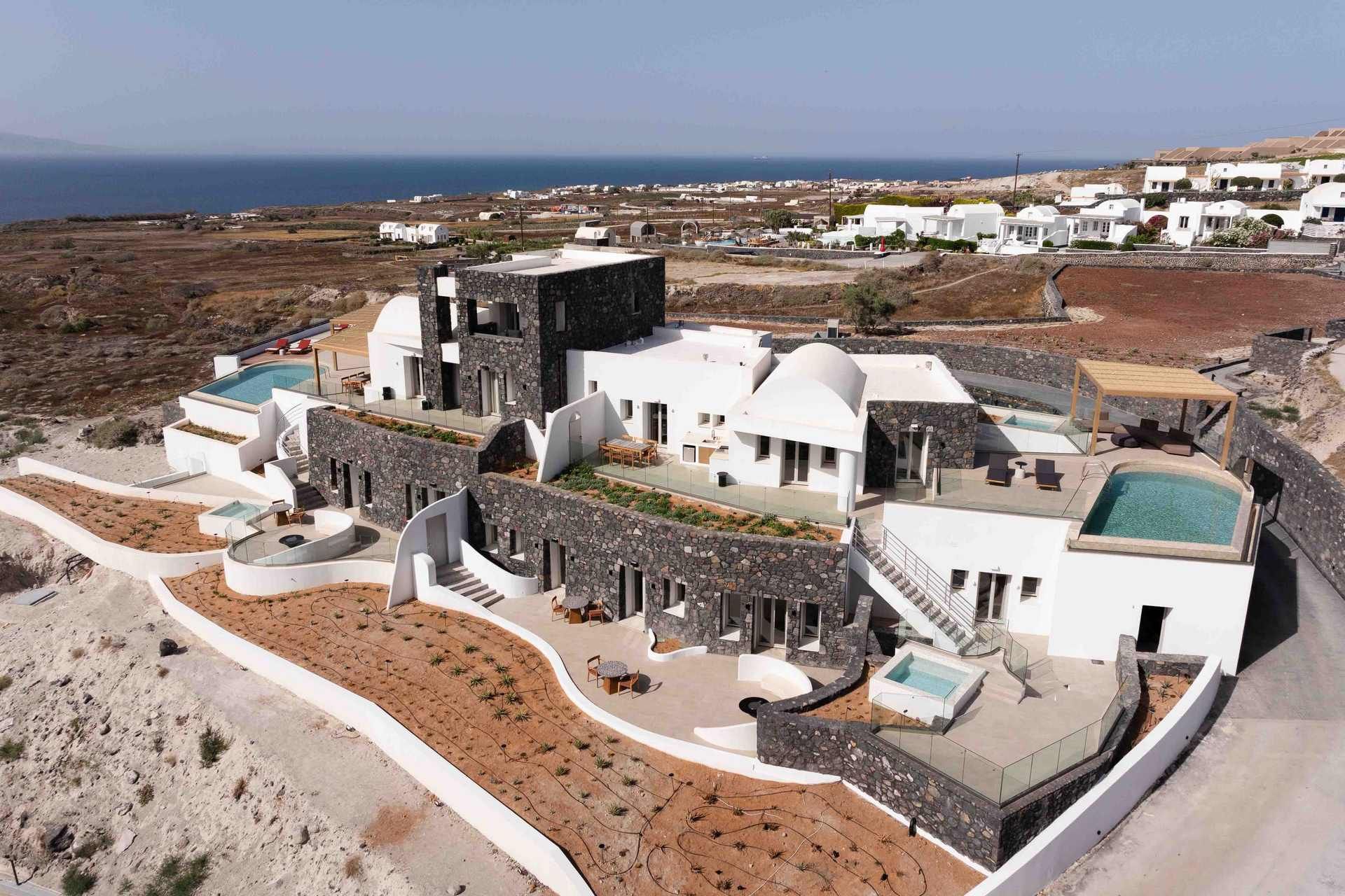 Santorini luxury villa Solitudea in Oia - 4