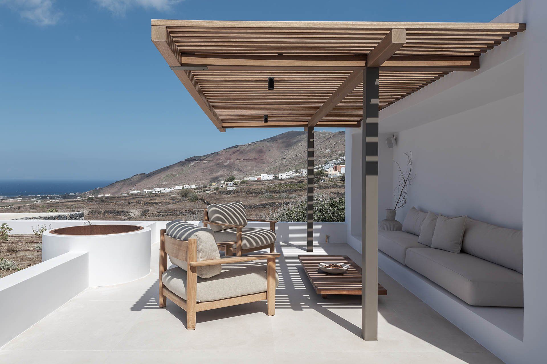 Santorini luxury villa Peppermint in Oia - 4