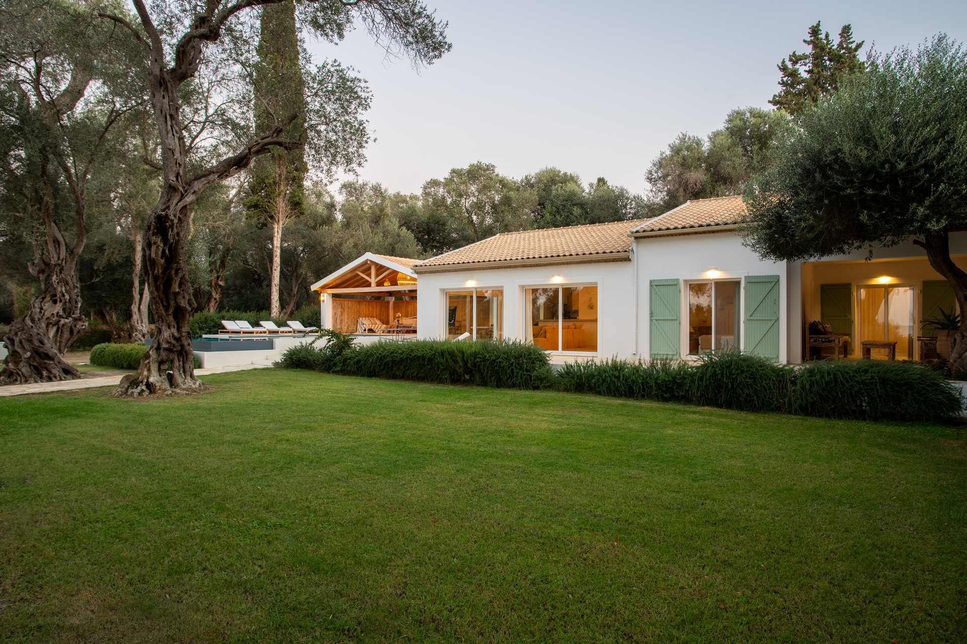 Corfu luxury villa Whitney in Molos - 4