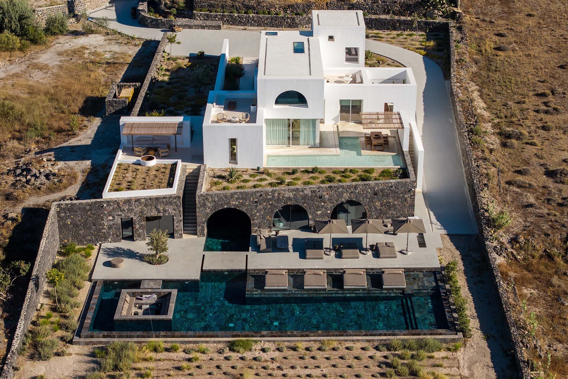 Santorini luxury villa Peppermint in Oia - 4