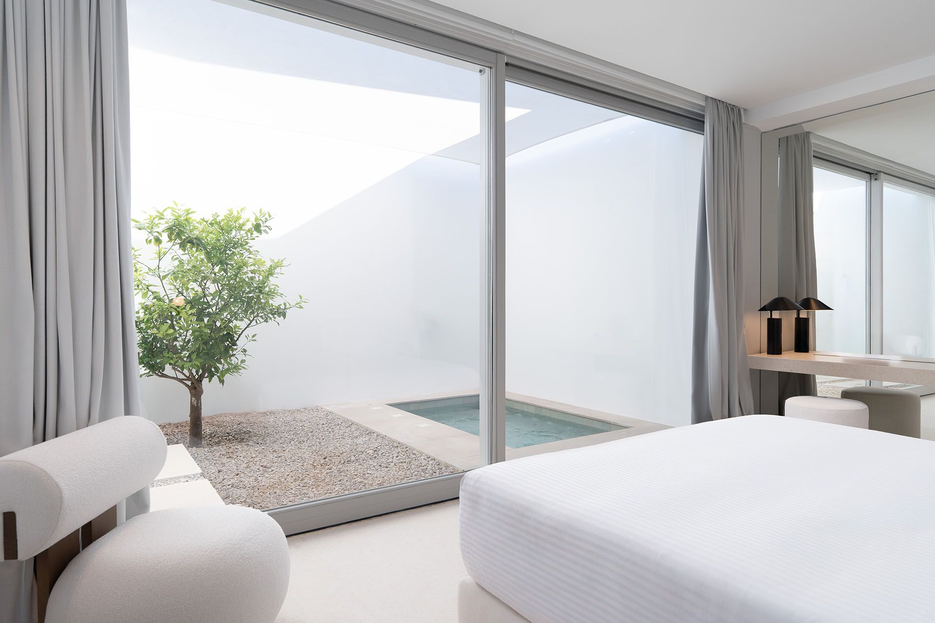 Santorini luxury villa Peppermint in Oia - 19