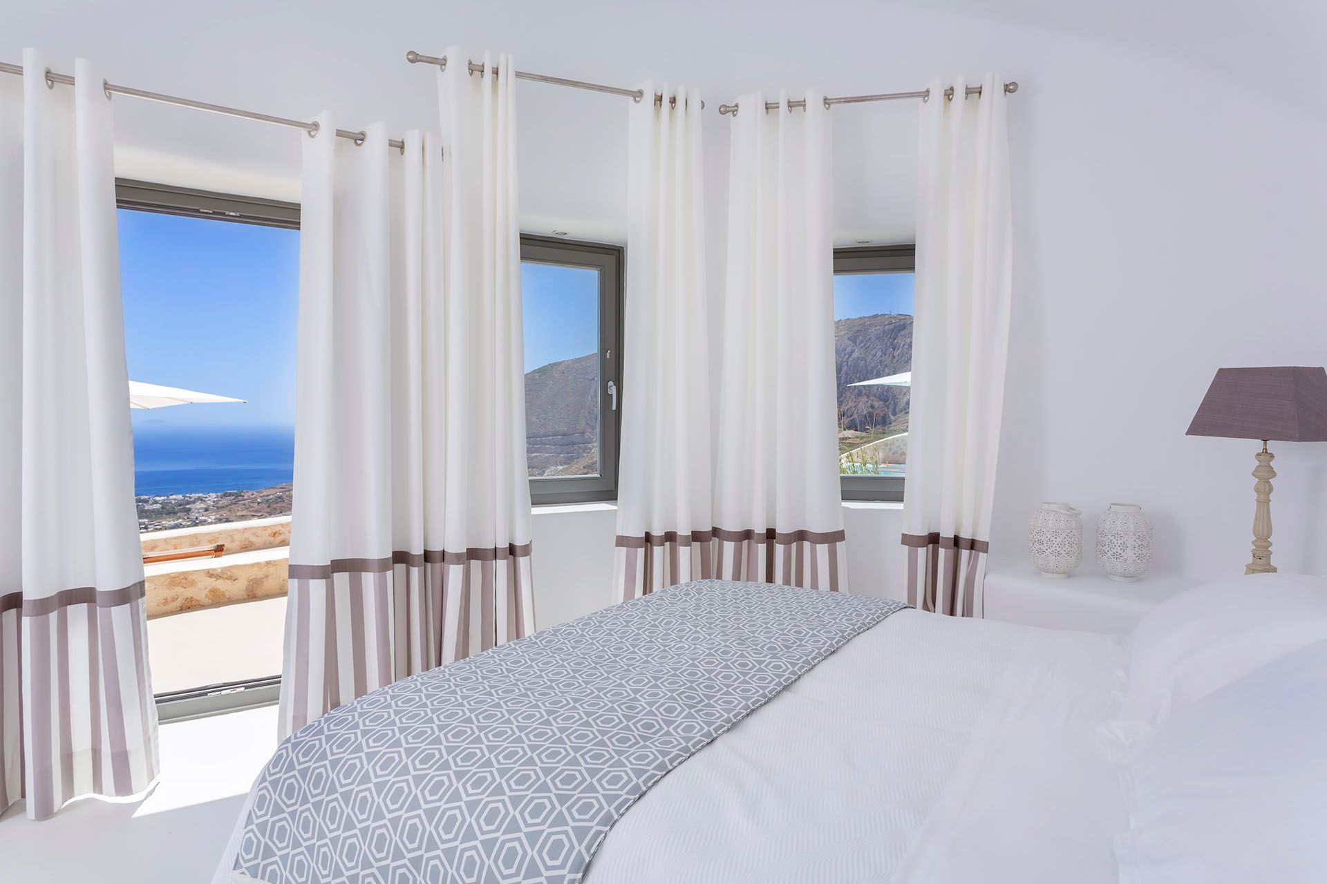 Santorini luxury villa Starling in Pyrgos Kalistis - 35