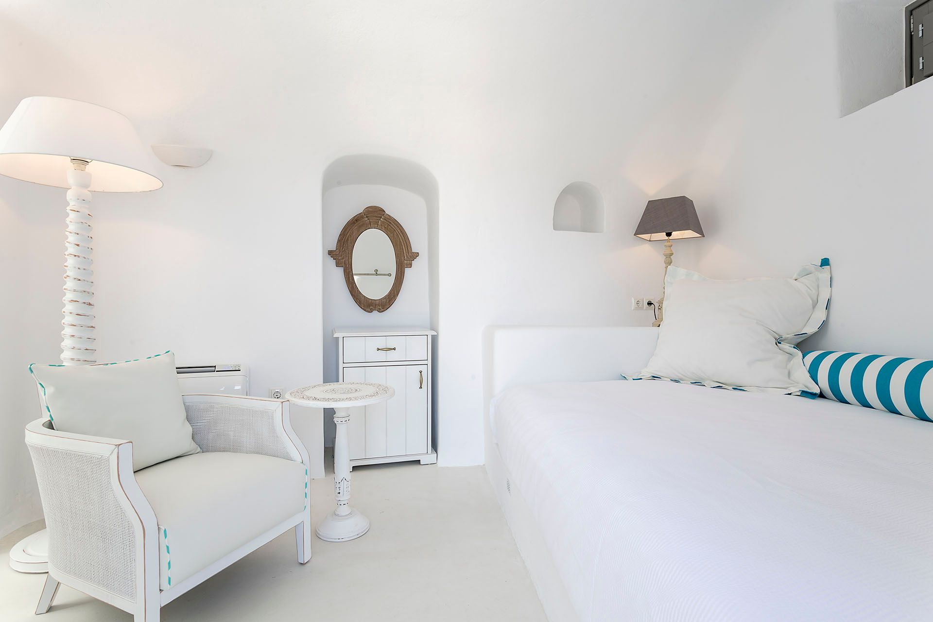 Santorini luxury villa Starling in Pyrgos Kalistis - 37