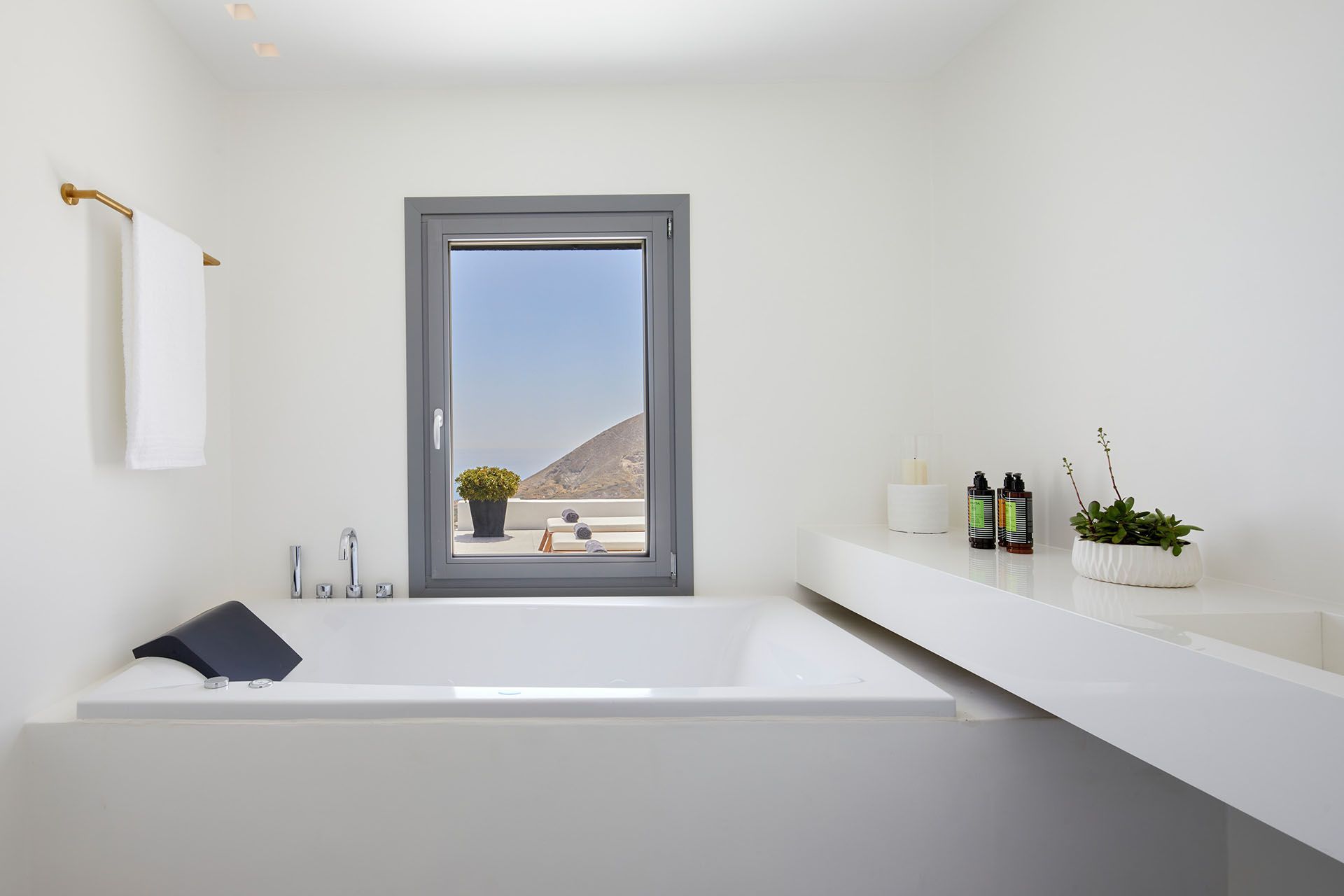 Santorini luxury villa Starling in Pyrgos Kalistis - 45