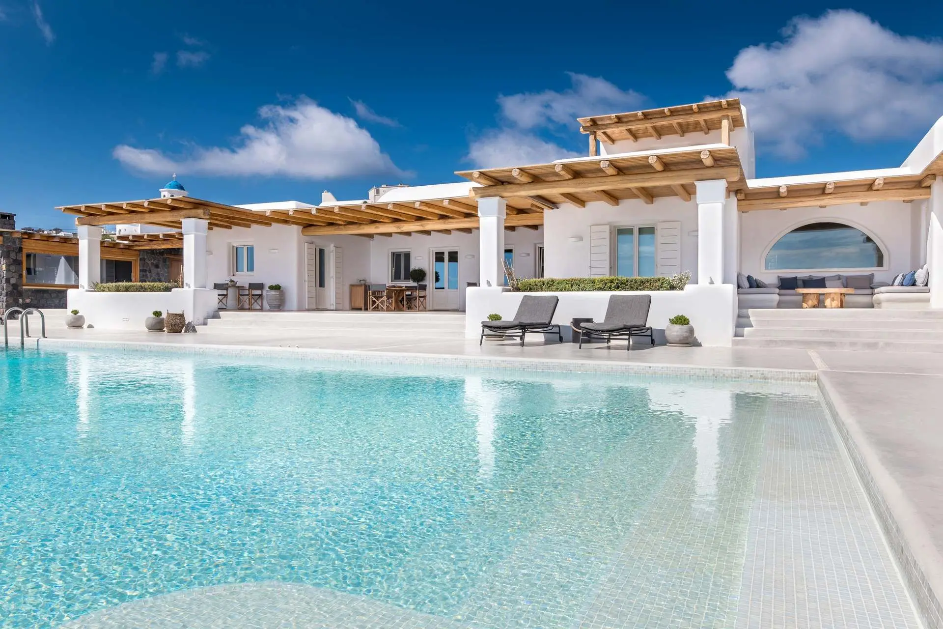 Dedicated villa advisor